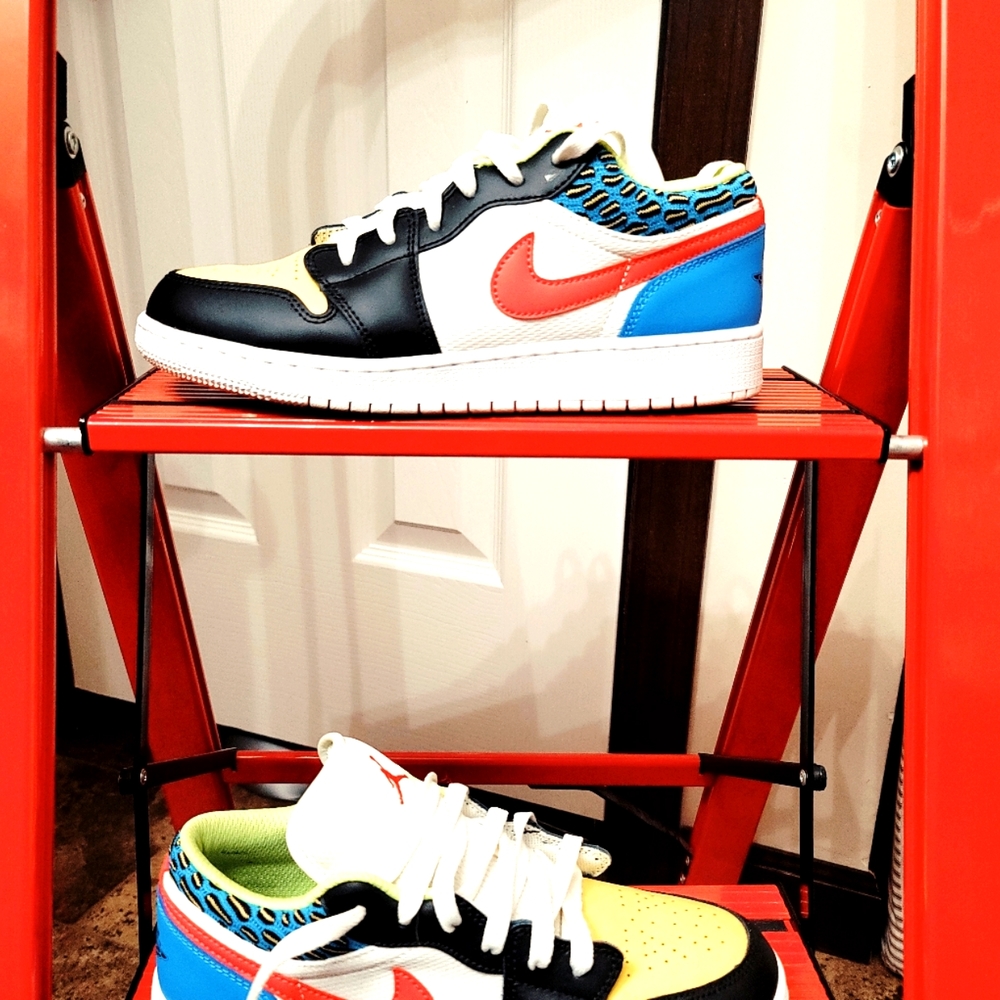 Nike air Jordan's youth mesh low funky pattern